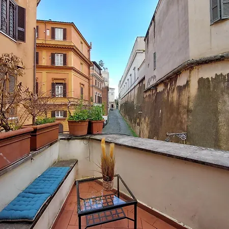 Апартаменты Charming Loft With Terrace At The Quirinale Рим